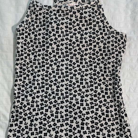 Cat & Jack Other - Cat & Jack Black Floral Tank Top